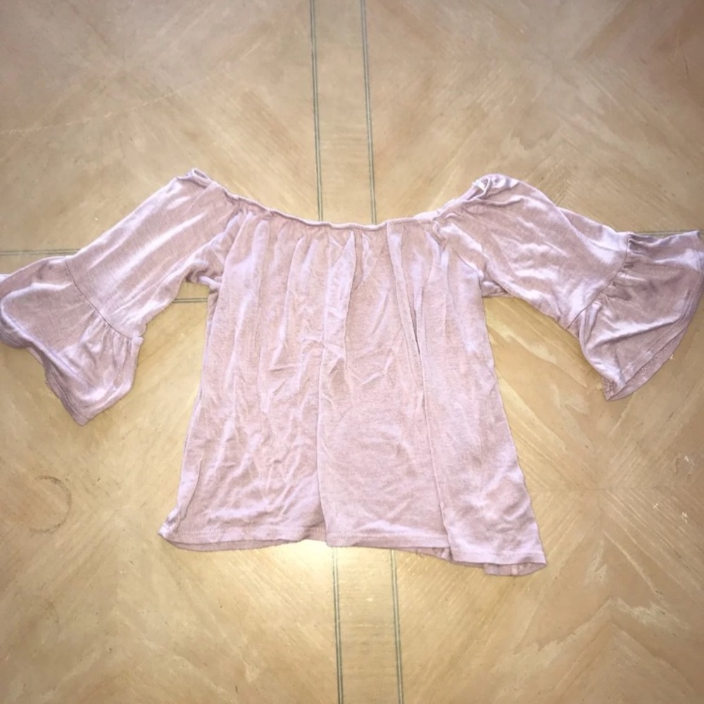 Off the shoulder bell sleeve crop top